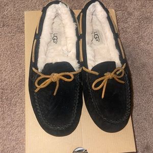 Women’s size 7 UGG moccasins